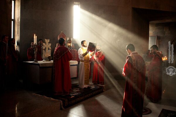 Ко дню Армянской армии: военнослужащие будут носить на груди крест Ашот Железный - Sputnik Армения