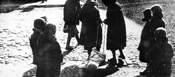 Жители Ленинграда в дни блокады Жители Ленинграда в дни блокады - Sputnik Արմենիա