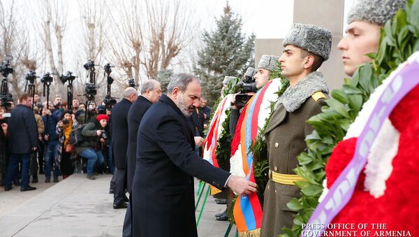 Церемония возложения цветов в пантеоне Ераблур (28 января 2019). Еревaн - Sputnik Армения