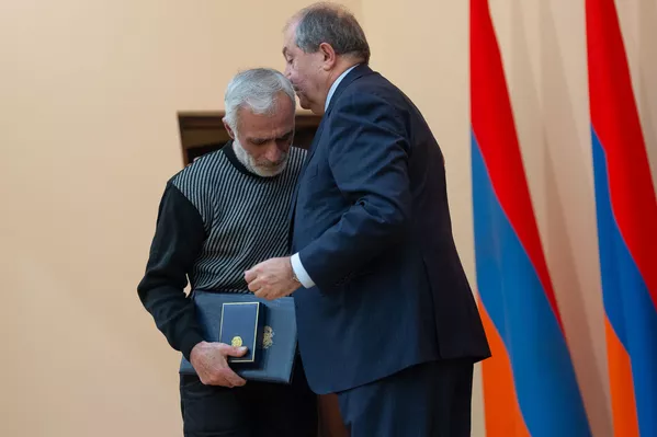 Президент Армен Саркисян во время церемонии награждения военнослужащих (28 января 2019). Еревaн Президент Армен Саркисян во время церемонии награждения военнослужащих (28 января 2019). Еревaн - Sputnik Армения