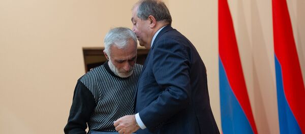 Президент Армен Саркисян во время церемонии награждения военнослужащих (28 января 2019). Еревaн Президент Армен Саркисян во время церемонии награждения военнослужащих (28 января 2019). Еревaн - Sputnik Армения