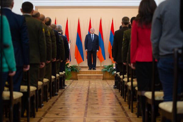 Президент Армен Саркисян во время церемонии награждения военнослужащих (28 января 2019). Еревaн - Sputnik Армения