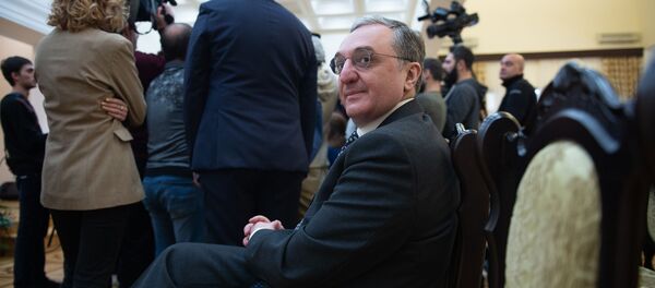 Министр иностранных дел Зограб Мнацаканян во время церемонии награждения военнослужащих (28 января 2019). Еревaн Министр иностранных дел Зограб Мнацаканян во время церемонии награждения военнослужащих (28 января 2019). Еревaн - Sputnik Արմենիա