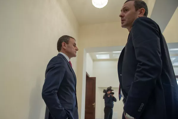 Начальник полиции Валерий Осипян и секретаь СБ Армен Григорян во время церемонии награждения военнослужащих (28 января 2019). Еревaн Начальник полиции Валерий Осипян и секретаь СБ Армен Григорян во время церемонии награждения военнослужащих (28 января 2019). Еревaн - Sputnik Армения