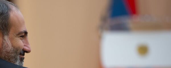 Премьер-министр Никол Пашинян во время церемонии награждения военнослужащих (28 января 2019). Еревaн - Sputnik Արմենիա