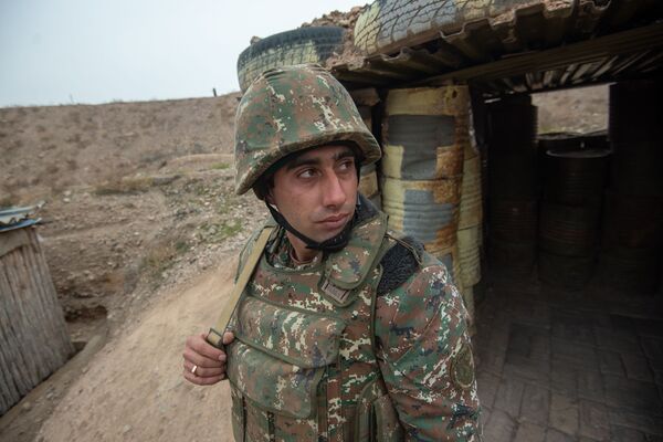 Պայմանագրայինները Հայաստանը պաշտպանելիս. ինչպե՞ս են անցնում տոն օրերը դիրքերում Պայմանագրայինները Հայաստանը պաշտպանելիս. ինչպե՞ս են անցնում տոն օրերը դիրքերում - Sputnik Արմենիա