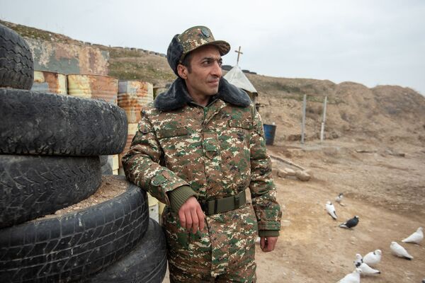 Պայմանագրայինները Հայաստանը պաշտպանելիս. ինչպե՞ս են անցնում տոն օրերը դիրքերում Պայմանագրայինները Հայաստանը պաշտպանելիս. ինչպե՞ս են անցնում տոն օրերը դիրքերում - Sputnik Արմենիա