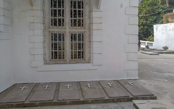 Надгробные плиты во дворе армянской церкви Святого Воскресения. Дакка, Бангладеш Надгробные плиты во дворе армянской церкви Святого Воскресения. Дакка, Бангладеш - Sputnik Армения