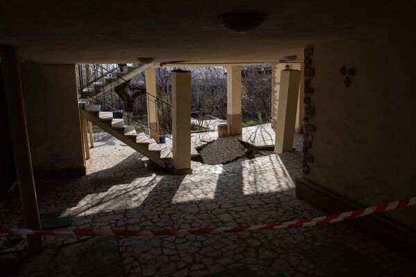 Ужасы нашего городка: что делать жителям Сари Таха, пока на их головы рушатся потолки - Sputnik Армения