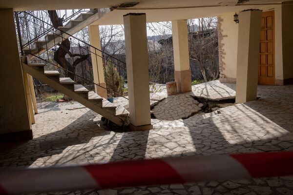 Այլ՝ սարսափելի Երևան. բնակիչները ապրում են վախը սրտում. լուսանկարներ Այլ՝ սարսափելի Երևան. բնակիչները ապրում են վախը սրտում. լուսանկարներ - Sputnik Արմենիա