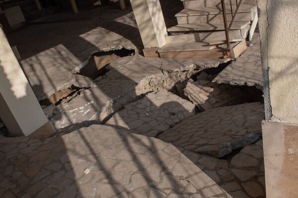 Ужасы нашего городка: что делать жителям Сари Таха, пока на их головы рушатся потолки - Sputnik Армения