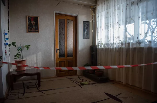 Ужасы нашего городка: что делать жителям Сари Таха, пока на их головы рушатся потолки Ужасы нашего городка: что делать жителям Сари Таха, пока на их головы рушатся потолки - Sputnik Армения