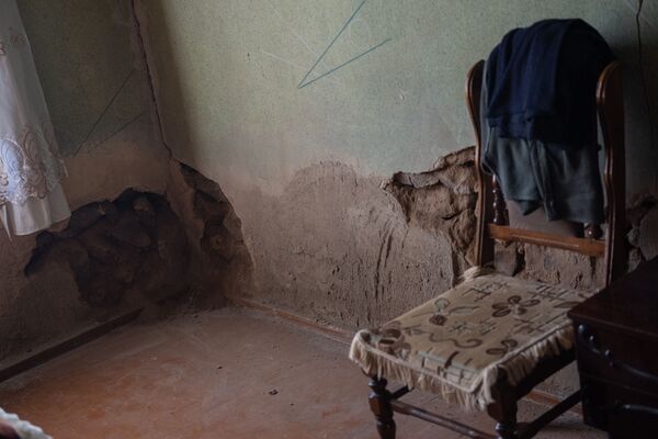 Ужасы нашего городка: что делать жителям Сари Таха, пока на их головы рушатся потолки - Sputnik Армения