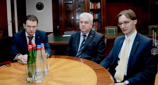 Новейшие автоматы будут выпускать в Армении: Тоноян принял главу Калашникова - Sputnik Армения