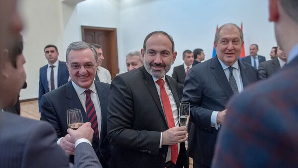 Члены правительства после принятия присяги в резиденции президента Армении (30 января 2019). Еревaн - Sputnik Армения