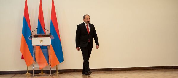 Премьер-министр Никол Пашинян во время принятия присяги в здании президента Армении (30 января 2019). Еревaн - Sputnik Արմենիա
