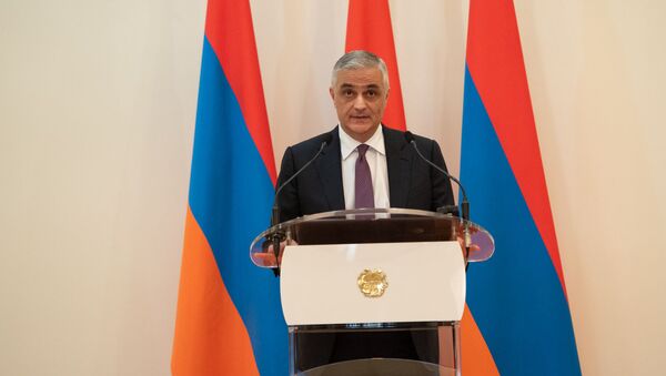 Вице-премьер Мгер Григорян во время принятия присяги правительства Армении (30 января 2019). Еревaн - Sputnik Արմենիա
