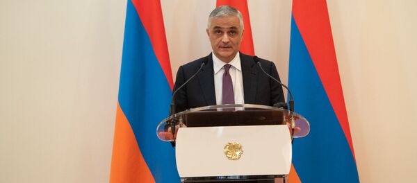 Вице-премьер Мгер Григорян во время принятия присяги правительства Армении (30 января 2019). Еревaн Вице-премьер Мгер Григорян во время принятия присяги правительства Армении (30 января 2019). Еревaн - Sputnik Արմենիա