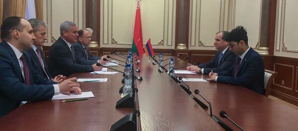 Встреча председателя Палаты представителей НС Беларуси Владимира Андрейченко с послом Армении Арменим Гевондяном (31 января 2019). Минск - Sputnik Армения