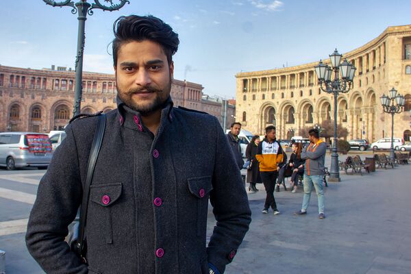 Популярный индийский певец снимает в Ереване клип о неземной любви к армянке Популярный индийский певец снимает в Ереване клип о неземной любви к армянке - Sputnik Армения