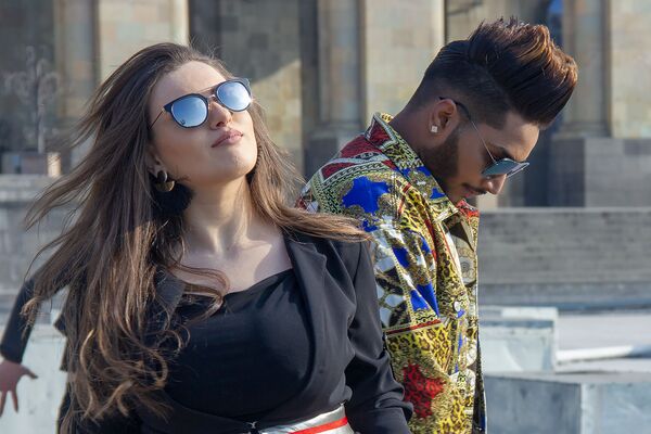 Популярный индийский певец снимает в Ереване клип о неземной любви к армянке Популярный индийский певец снимает в Ереване клип о неземной любви к армянке - Sputnik Армения