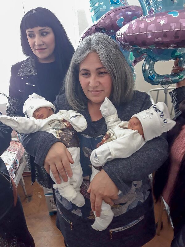 «Կարէնը երբեք չեմ մոռնար». որդիին մահէն ետք մայրը երկուորեակ տղաներ լոյս աշխարհ բերաւ - Sputnik Արմենիա