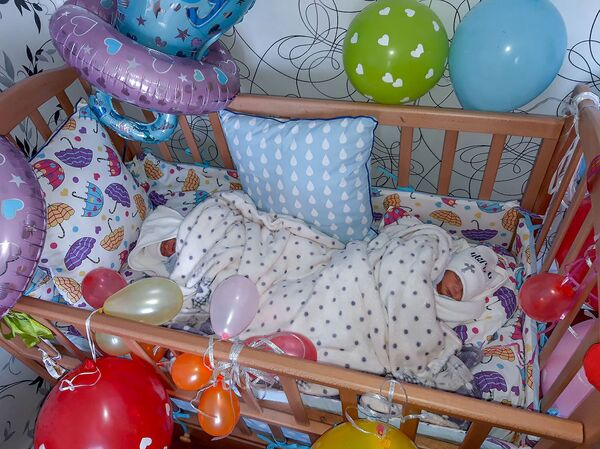 «Կարէնը երբեք չեմ մոռնար». որդիին մահէն ետք մայրը երկուորեակ տղաներ լոյս աշխարհ բերաւ - Sputnik Արմենիա