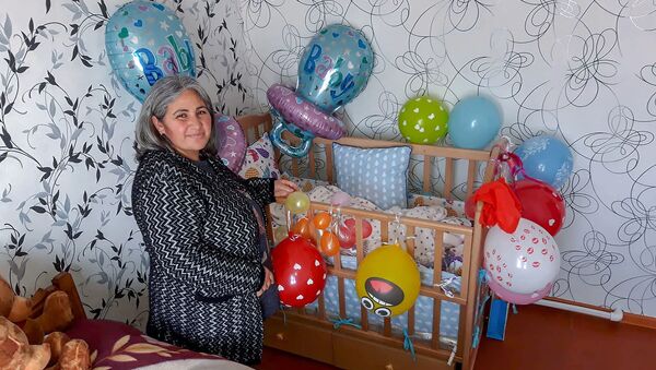 Тину Торосян с близнецами выписали из больницы - Sputnik Армения
