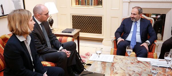 Премьер-министр Армении Никол Пашинян встретился с директором немецкого гос.банка KfW в Восточной Европе Олафом Зимелки (31 января 2019). Кельн Премьер-министр Армении Никол Пашинян встретился с директором немецкого гос.банка KfW в Восточной Европе Олафом Зимелки (31 января 2019). Кельн - Sputnik Արմենիա