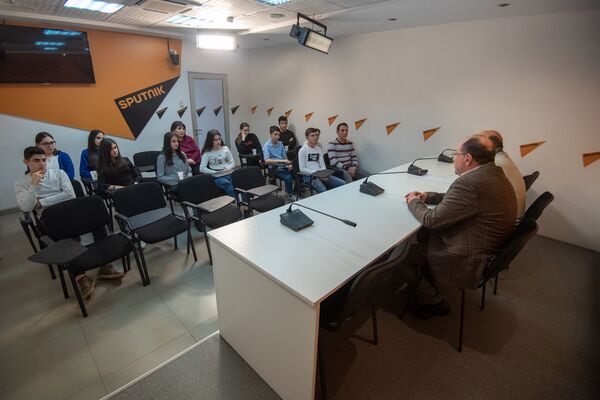 Ինչպե՞ս լավ բժիշկ դառնալ. Sputnik-ում հանդիպեցին հայկական բժշկության ներկան ու ապագան Ինչպե՞ս լավ բժիշկ դառնալ. Sputnik-ում հանդիպեցին հայկական բժշկության ներկան ու ապագան - Sputnik Արմենիա