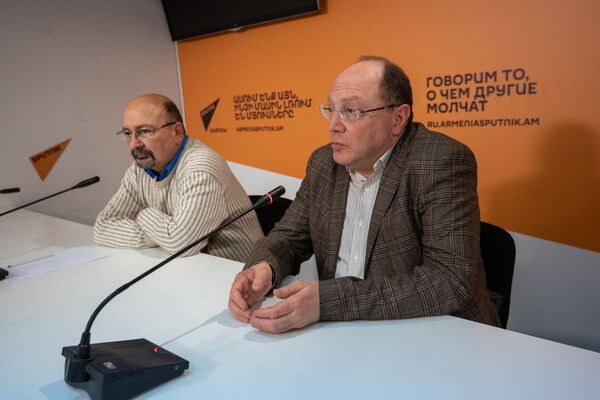 Как стать хорошим врачом: в Sputnik Армения встретились настоящее и будущее медицины Как стать хорошим врачом: в Sputnik Армения встретились настоящее и будущее медицины - Sputnik Армения