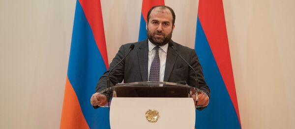 Министр охраны природы Эрик Григорян во время принятия присяги правительства Армении (30 января 2019). Еревaн Министр охраны природы Эрик Григорян во время принятия присяги правительства Армении (30 января 2019). Еревaн - Sputnik Армения