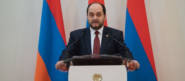 Министр образования и науки Араик Арутюнян во время принятия присяги правительства Армении (30 января 2019). Еревaн - Sputnik Արմենիա