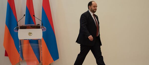 Министр образования и науки Араик Арутюнян во время принятия присяги правительства Армении (30 января 2019). Еревaн - Sputnik Армения