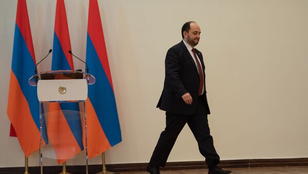 Министр образования и науки Араик Арутюнян во время принятия присяги правительства Армении (30 января 2019). Еревaн - Sputnik Армения