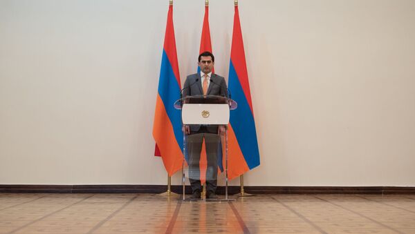 Министр транспорта, связи и информационных технологий Акоб Аршакян во время принятия присяги (30 января 2019). Еревaн - Sputnik Արմենիա