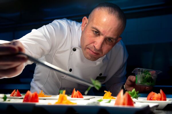 Դուբայն աշխատանքի համար է, Հայաստանը` հանգստի. իրաքցի խոհարարը մեծ ծրագրեր ունի այստեղ Դուբայն աշխատանքի համար է, Հայաստանը` հանգստի. իրաքցի խոհարարը մեծ ծրագրեր ունի այստեղ - Sputnik Արմենիա