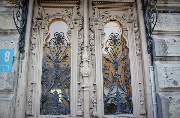 Здесь судили Параджанова, или Сквозной выстрел в тифлисский дом Манташева Здесь судили Параджанова, или Сквозной выстрел в тифлисский дом Манташева - Sputnik Армения