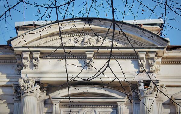 Здесь судили Параджанова, или Сквозной выстрел в тифлисский дом Манташева Здесь судили Параджанова, или Сквозной выстрел в тифлисский дом Манташева - Sputnik Армения