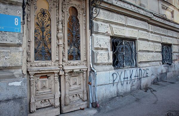 Здесь судили Параджанова, или Сквозной выстрел в тифлисский дом Манташева Здесь судили Параджанова, или Сквозной выстрел в тифлисский дом Манташева - Sputnik Армения