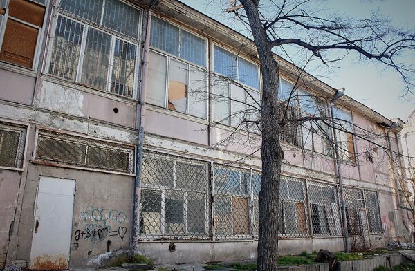 Здесь судили Параджанова, или Сквозной выстрел в тифлисский дом Манташева Здесь судили Параджанова, или Сквозной выстрел в тифлисский дом Манташева - Sputnik Армения