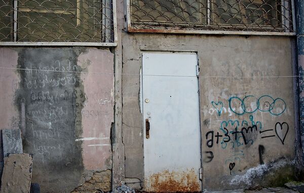 Здесь судили Параджанова, или Сквозной выстрел в тифлисский дом Манташева Здесь судили Параджанова, или Сквозной выстрел в тифлисский дом Манташева - Sputnik Армения