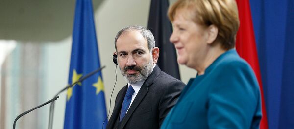 Премьер-министр Армении Никол Пашинян и канцлер Германии Ангела Меркель на совместной пресс-конференции в канцелярии (1 февраля 2019). Берлин - Sputnik Армения