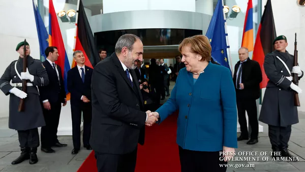 Премьер-министр Армении Никол Пашинян и канцлер Германии Ангела Меркель после совместной пресс-конференции в канцелярии (1 февраля 2019). Берлин - Sputnik Армения