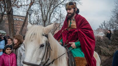 Ряженый Сурб Саркис в этот день появляется на улицах Еревана
