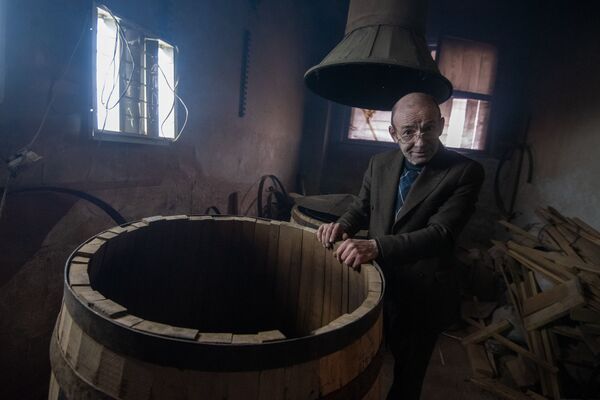 Երևանյան «ժամանակի մեքենան». կոնյակն ու գինին` միջնադարյան մատուցմամբ Երևանյան «ժամանակի մեքենան». կոնյակն ու գինին` միջնադարյան մատուցմամբ - Sputnik Արմենիա