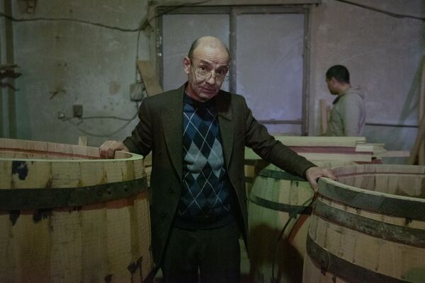 Мастер на все бочки, или Как в Армении чтят традиции средневекового ремесла - Sputnik Армения