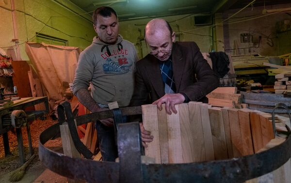 Երևանյան «ժամանակի մեքենան». կոնյակն ու գինին` միջնադարյան մատուցմամբ Երևանյան «ժամանակի մեքենան». կոնյակն ու գինին` միջնադարյան մատուցմամբ - Sputnik Արմենիա