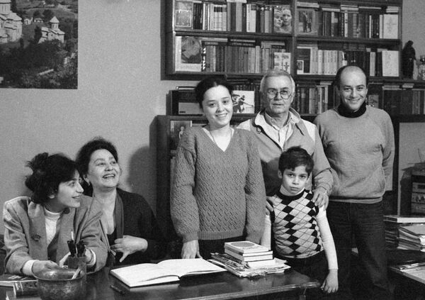 В Ереване фильмы свои не показывай! Как грузинский режиссер чудом выжил в Армении - Sputnik Армения