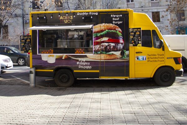 Take Away հայկական ձևով. թրեյլեր-սրճարանները խանգարո՞ւմ են քաղաքապետարանին Take Away հայկական ձևով. թրեյլեր-սրճարանները խանգարո՞ւմ են քաղաքապետարանին - Sputnik Արմենիա